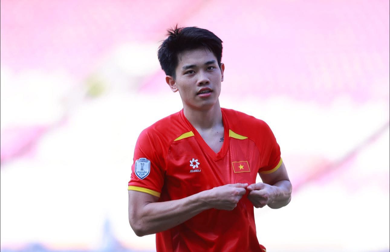 Đình Bắc U23 Việt Nam vừa vô địch trở về có hành động ý nghĩa, ủng hộ đồng bào Nghệ An vượt qua khó khăn- Ảnh 2.