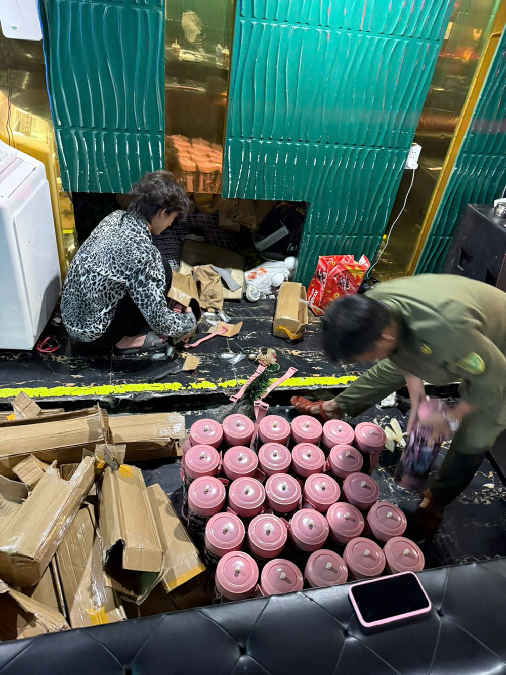 Quán bar phố Tây “phù phép” bóng cười thành cocktail, thu trăm tỷ đồng bất chính- Ảnh 3.