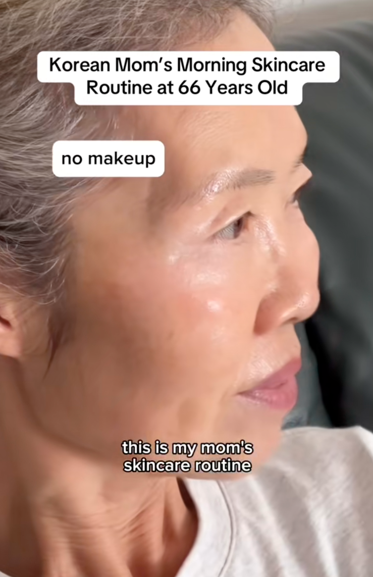 Quý cô người Hàn Quốc khoe cận làn da của mẹ, U70 mà da vẫn bóng bẩy không tì vết!- Ảnh 1.