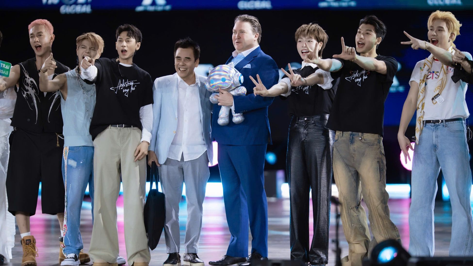 Concert Anh Trai Say Hi ở Mỹ: Giá vé cao vẫn “tẩu tán” tốt, cú hích mới cho thị trường âm nhạc Việt- Ảnh 10.