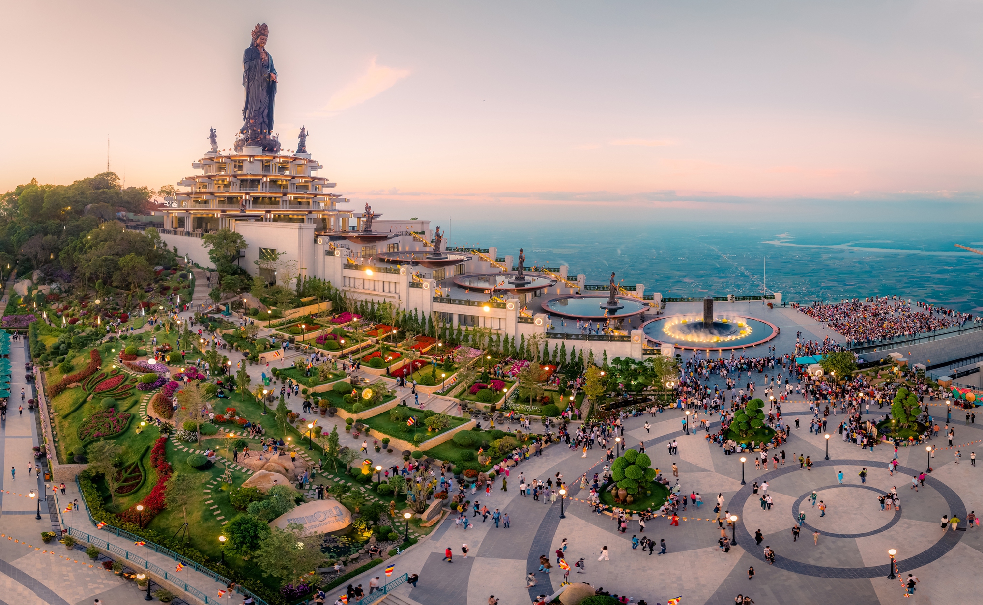 Khu Du lịch núi Bà Đen ngày càng hấp dẫn du khách- Ảnh 1.