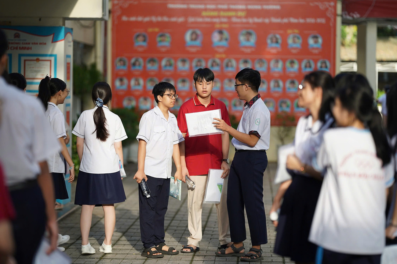 Nghịch lý tuyển sinh ở TPHCM: Trường danh giá vẫn "đỏ mắt" chờ học sinh- Ảnh 1.