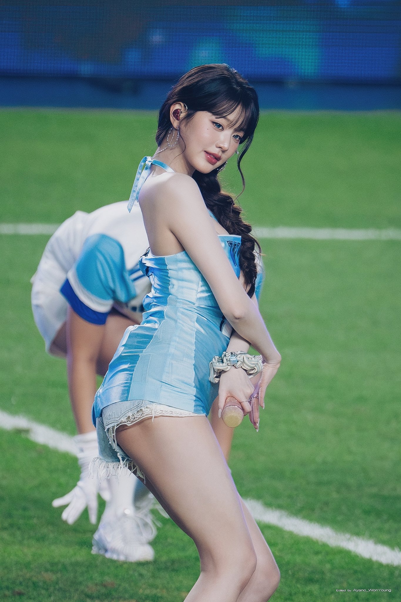 "Công chúa Kpop" Jang Won Young hứng gạch tan nát vì mặc váy bó ngắn cũn cỡn, hóa ra là đồng đội "chỉ điểm"- Ảnh 4.