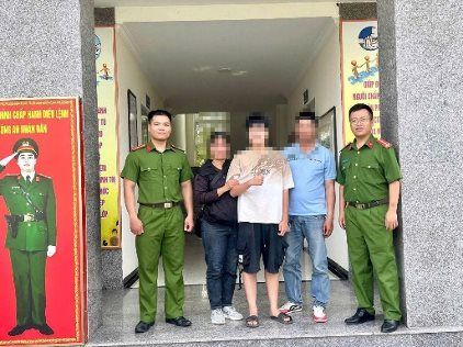 Người phụ nữ bị đòi chuyển khoản trả 100 triệu đồng nhưng quyết không chuyển mà báo công an- Ảnh 1.