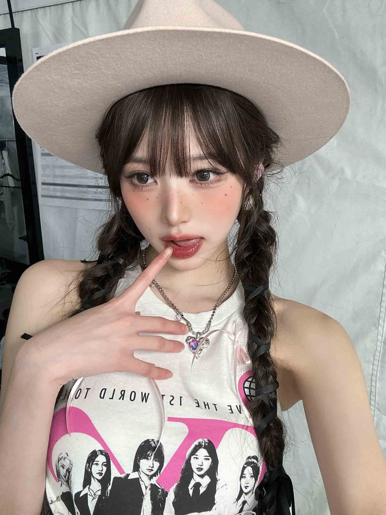 "Công chúa Kpop" Jang Won Young hứng gạch tan nát vì mặc váy bó ngắn cũn cỡn, hóa ra là đồng đội "chỉ điểm"- Ảnh 11.