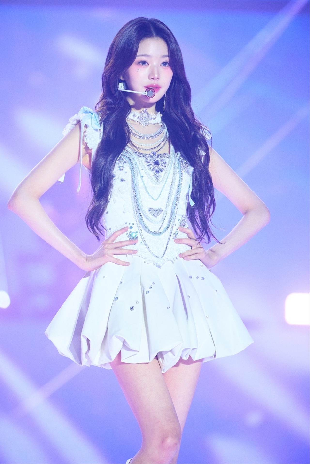 "Công chúa Kpop" Jang Won Young hứng gạch tan nát vì mặc váy bó ngắn cũn cỡn, hóa ra là đồng đội "chỉ điểm"- Ảnh 12.