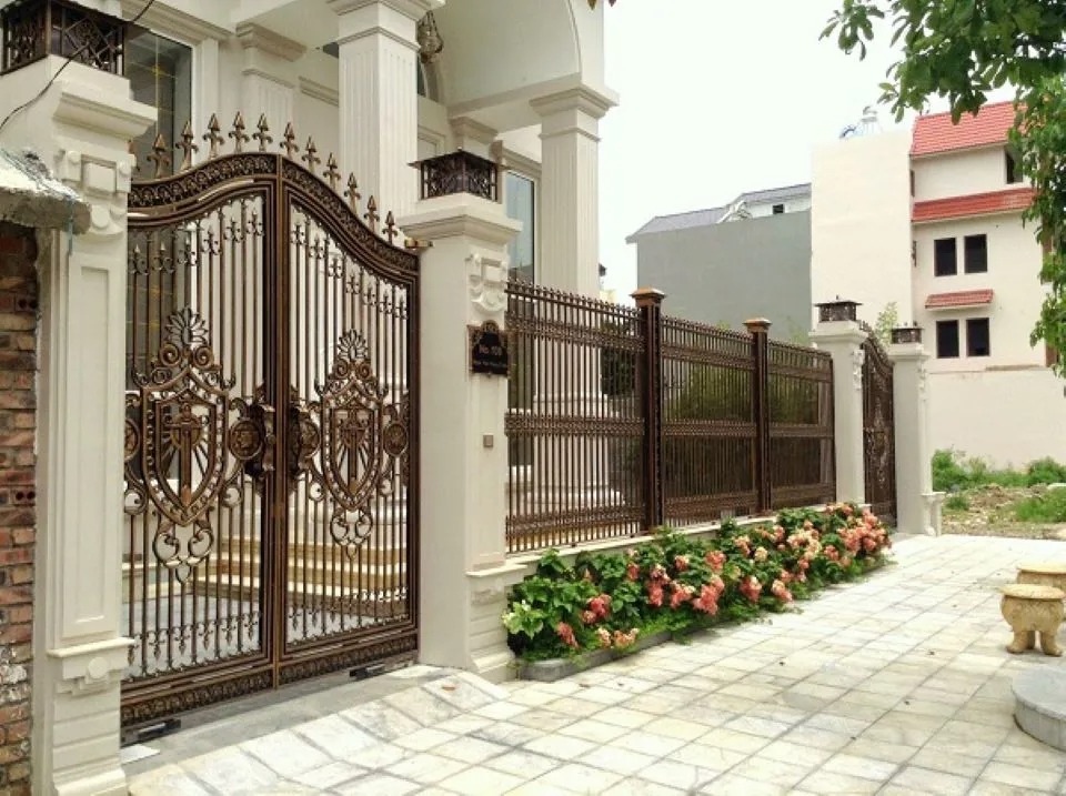 Tổ tiên nhắc: Cổng cao hơn nhà là 