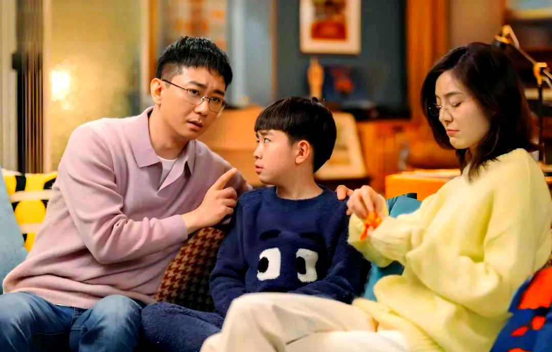 "Mẹ ơi, đừng thương con theo cách khiến con ngạt thở": Thanh niên 26 tuổi vẫn nằm dài ở nhà và nỗi sợ lớn lên trong tình yêu sai lầm- Ảnh 2.