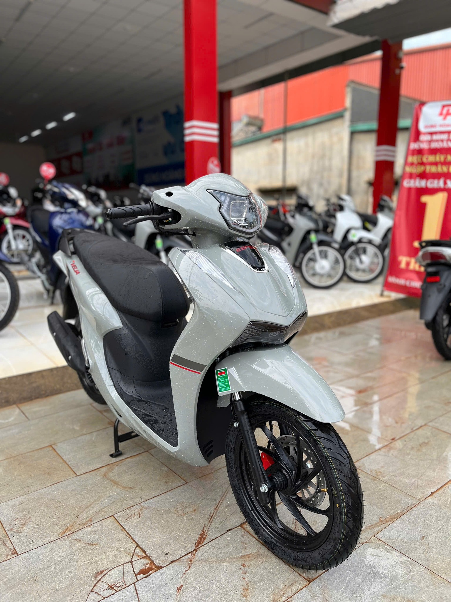 Xe ga 'Made in Vietnam' vừa về đại lý đã giảm sâu: Thấp nhất 22,5 triệu đồng, tiết kiệm xăng ấn tượng 1,8L/100km- Ảnh 2. Xe ga