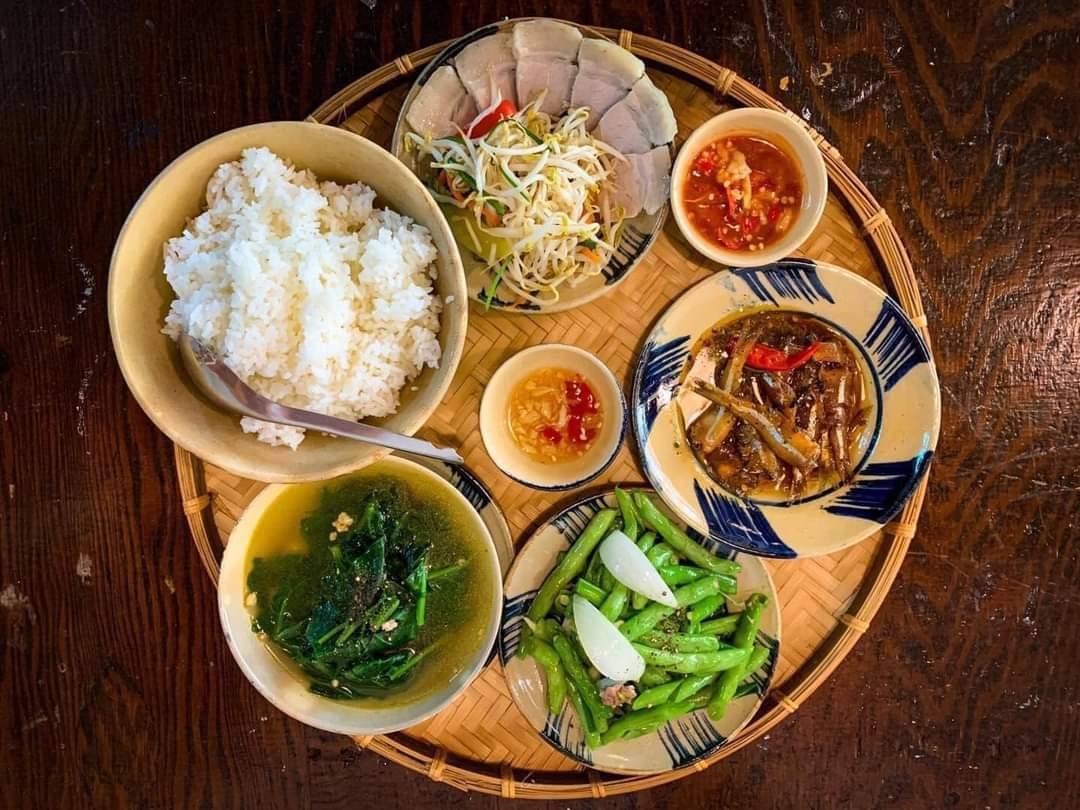 7 quán cơm quê siêu ngon siêu rẻ ở Huế: Ăn no căng bụng như cơm mẹ nấu mà 