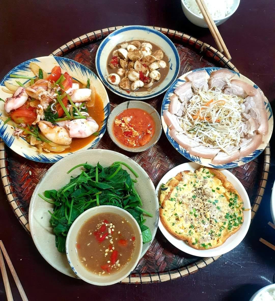 7 quán cơm quê siêu ngon siêu rẻ ở Huế: Ăn no căng bụng như cơm mẹ nấu mà 