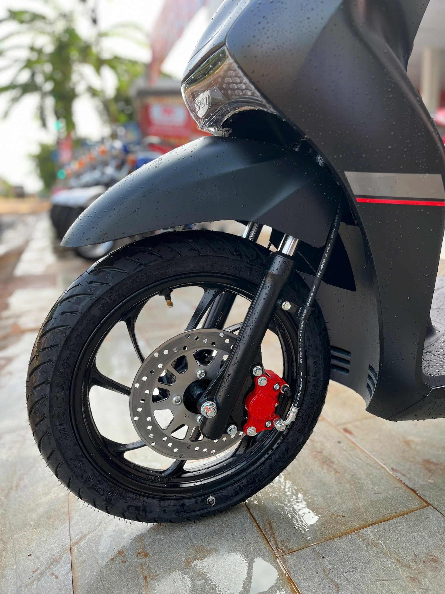 Xe ga 'Made in Vietnam' vừa về đại lý đã giảm sâu: Thấp nhất 22,5 triệu đồng, tiết kiệm xăng ấn tượng 1,8L/100km- Ảnh 4. Xe ga