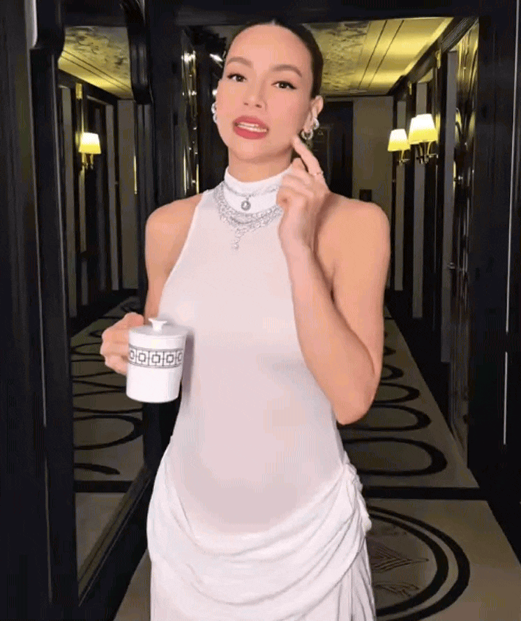 Hà Hồ cầm khư khư "chiếc cốc của hội nhà giàu", nhìn đơn giản mà giá không hề rẻ- Ảnh 1.