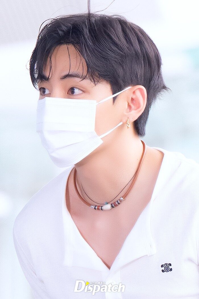Kinh hoàng cảnh V (BTS) bị fan lao vào xô đẩy, sân bay náo loạn như Kinh hoàng cảnh V (BTS) bị fan lao vào xô đẩy, sân bay náo loạn như