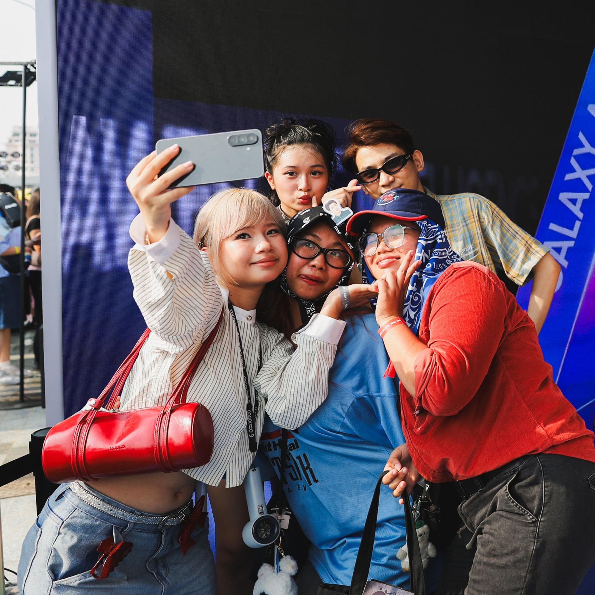 Sắp đi Meet & Greet gặp HIEUTHUHAI, mở ngay Gemini Live trên Galaxy A56 5G học mẹo đu idol cực chuẩn- Ảnh 3.