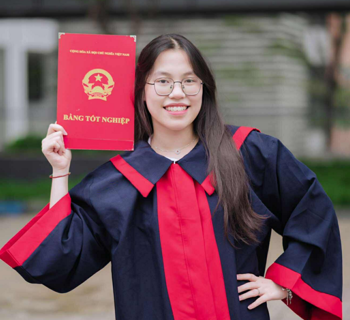 Nữ sinh Hà Nội chinh phục vị trí thủ khoa chuyên Lý sau 2 lần đạt á khoa- Ảnh 1.