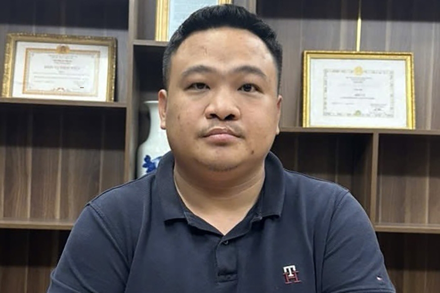 Vụ "ông trùm" ở TP HCM cầm đầu lừa đảo hàng trăm ngàn người già: Khởi tố 124 bị can- Ảnh 1.