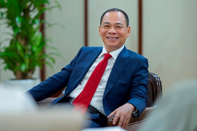 Trường cấp 3 có điểm chuẩn vào lớp 10 cao số 1 Hà Nội: Là "xuất phát điểm" của tỷ phú Phạm Nhật Vượng, 1 trong 4 "ÔNG LỚN" THPT, học sinh mơ ước- Ảnh 2.
