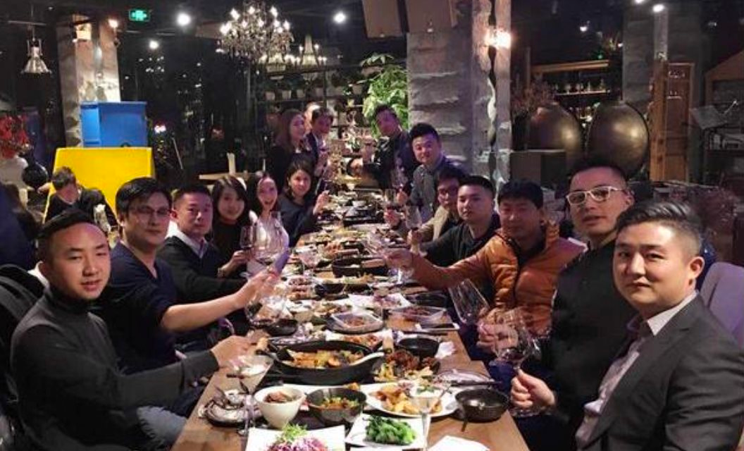 Bị bắt nộp thêm 700k vào suất ăn họp lớp, tôi đáp lại lớp trưởng 1 câu rồi lập tức rời khỏi nhóm chat- Ảnh 1.