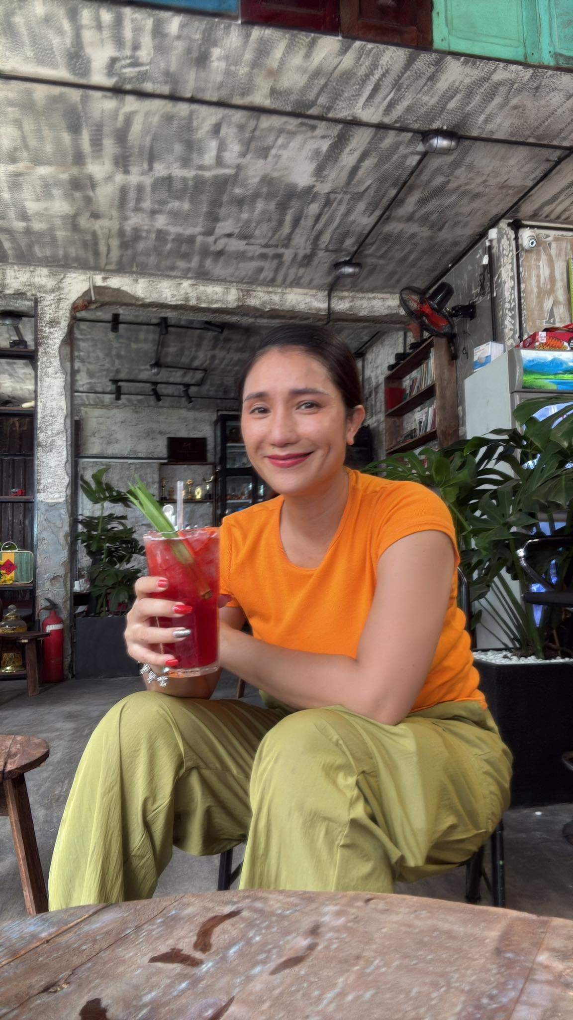 NSƯT chuyển sang ở nhà mặt tiền tại đường 8, TP.HCM, mở quán cà phê tại nhà riêng để bù lỗ- Ảnh 2.
