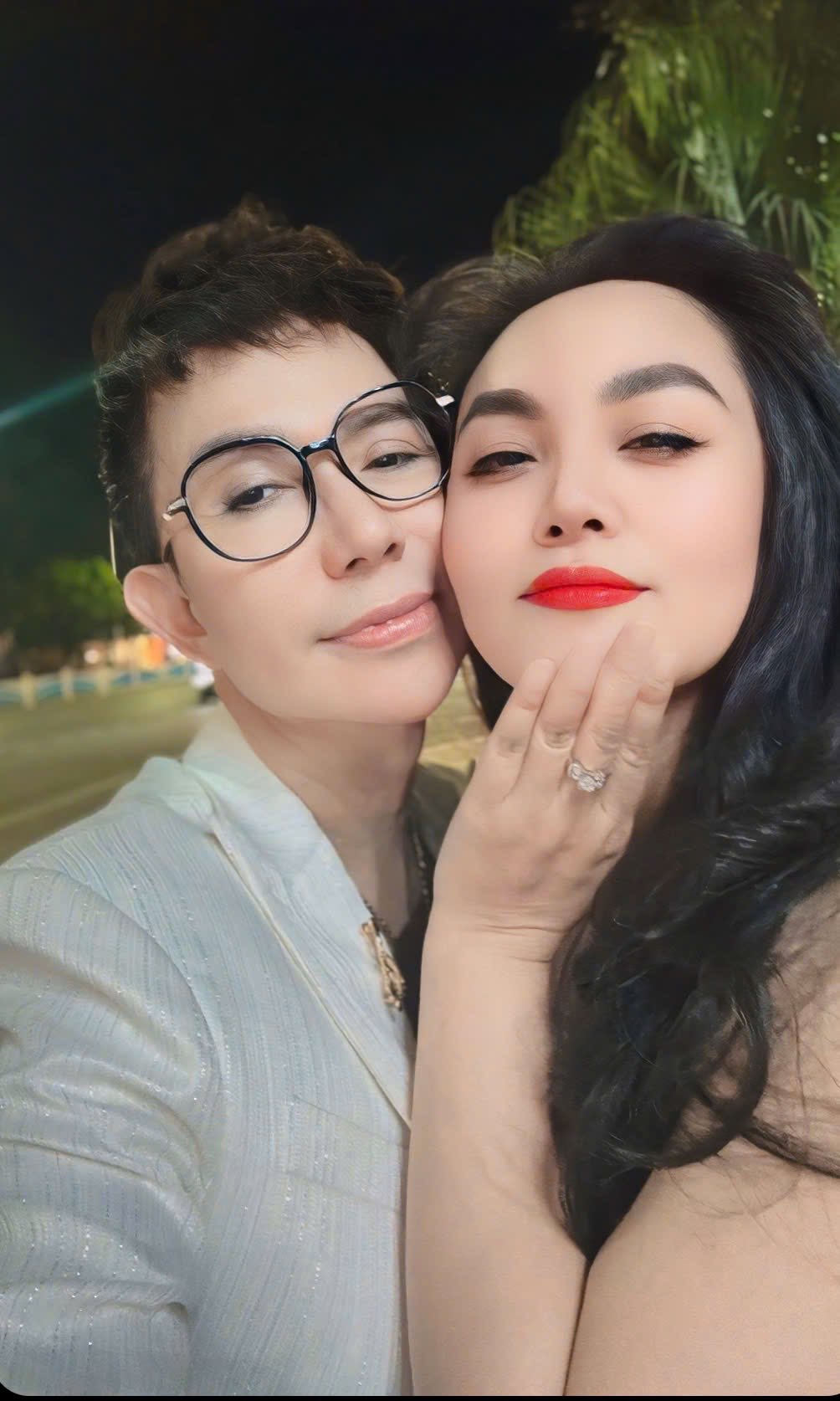 Hôn nhân 27 năm của nam nghệ sĩ đình đám và hoa khôi Hải Phòng: Yêu say đắm bất chấp tin đồn giới tính- Ảnh 3.
