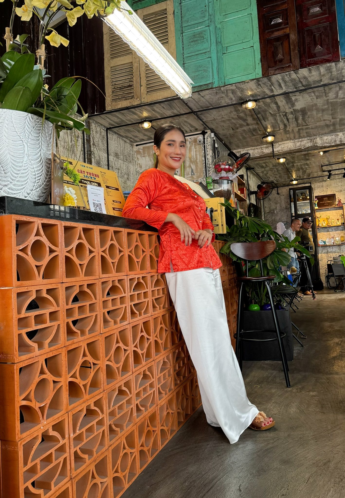 NSƯT chuyển sang ở nhà mặt tiền tại đường 8, TP.HCM, mở quán cà phê tại nhà riêng để bù lỗ- Ảnh 1.