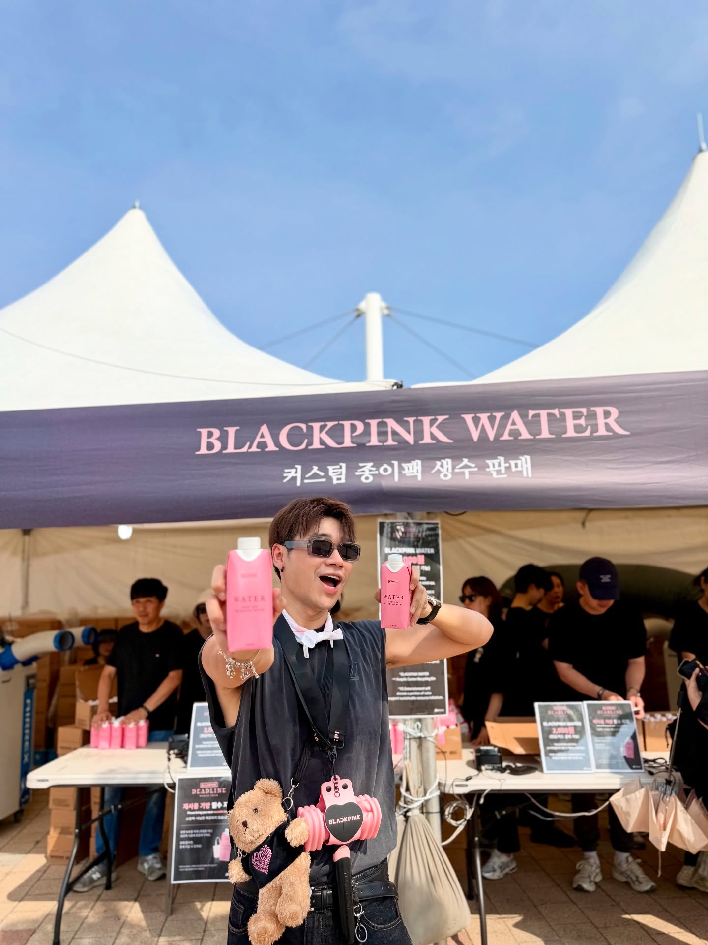 BLACKPINK bán nước suối 40.000 đồng trong concert khiến ai cũng đặt dấu hỏi to đùng- Ảnh 5.