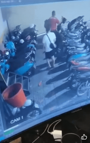 Người đàn ông đánh đập tàn nhẫn 2 thiếu niên ở TP.HCM: Hé lộ nguồn cơn từ 3 tháng trước- Ảnh 1.