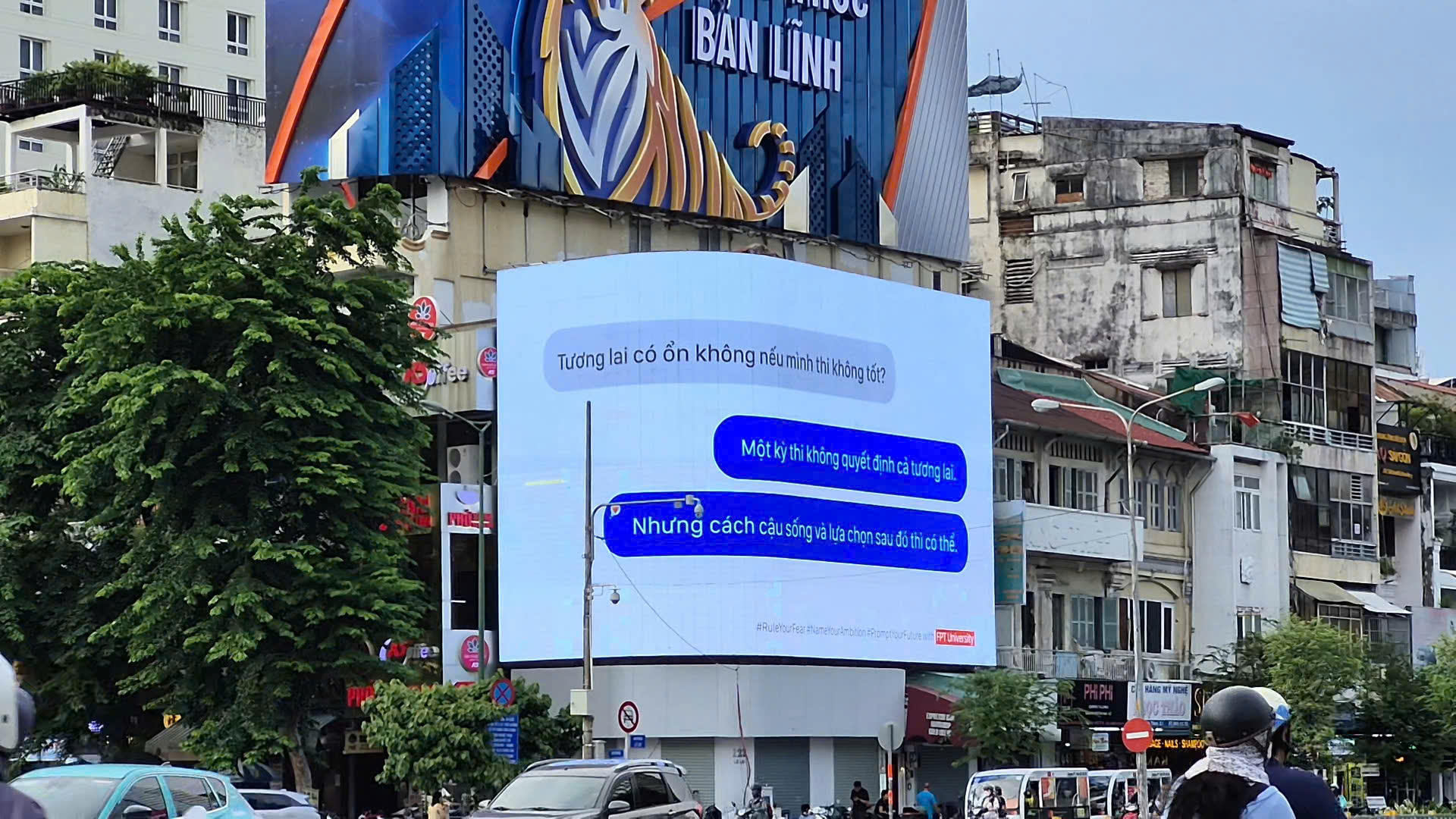 FPTU đồng hành cùng sĩ tử “prompt” tương lai thông qua hàng loạt hoạt động ý nghĩa- Ảnh 1.