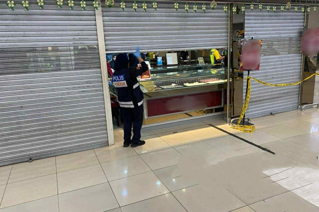 Chủ tiệm vàng ở Trung Quốc báo bị trộm sạch số vàng trị giá hơn 22,6 tỷ đồng, công an huyện huy động 100 cảnh sát tinh nhuệ phá án thần tốc: Nghi phạm bị bắt giữ trong 24 giờ- Ảnh 1.