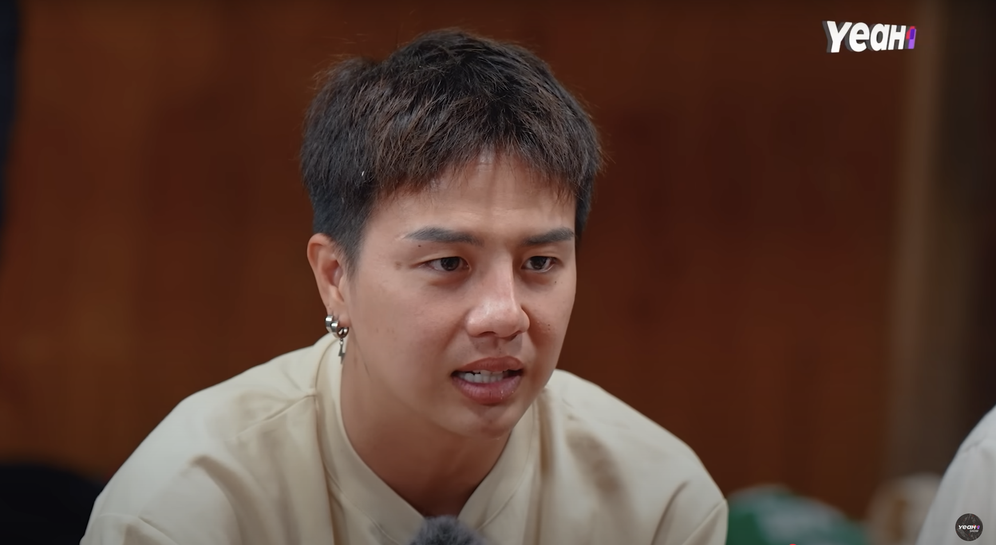Lộ diện 