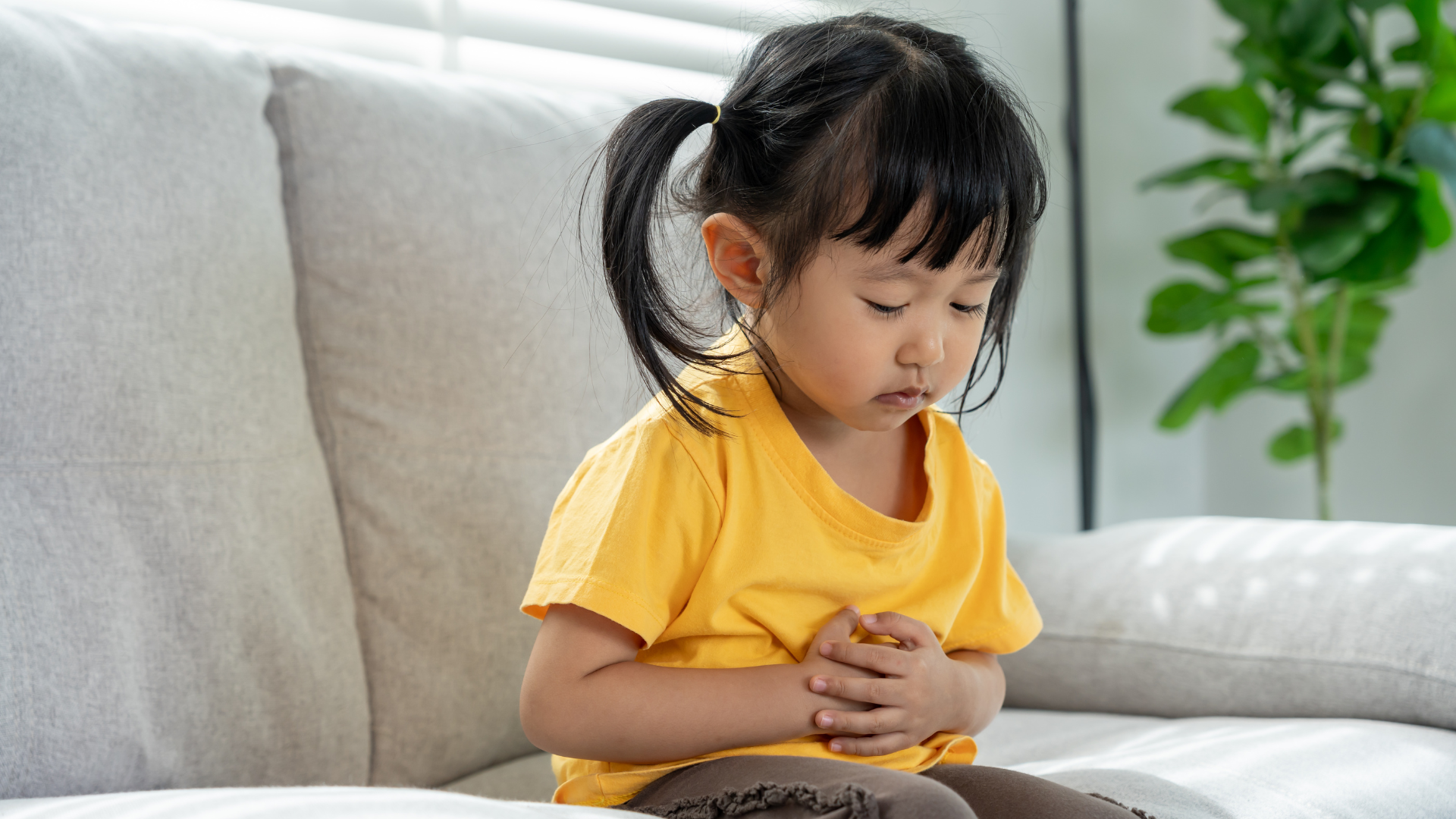 Bé 1 tháng tuổi suýt mất mạng vì bố mẹ tự chữa bệnh tiêu chảy cho con theo "bài thuốc dân gian truyền miệng"- Ảnh 1. Bé 1 tháng tuổi suýt mất mạng vì bố mẹ tự chữa bệnh tiêu chảy cho con theo "bài thuốc dân gian truyền miệng"- Ảnh 1.