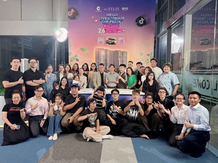 Lãnh đạo tỉnh, DN livestream bán hàng: Sân chơi không còn dành riêng cho KOLs- Ảnh 2.