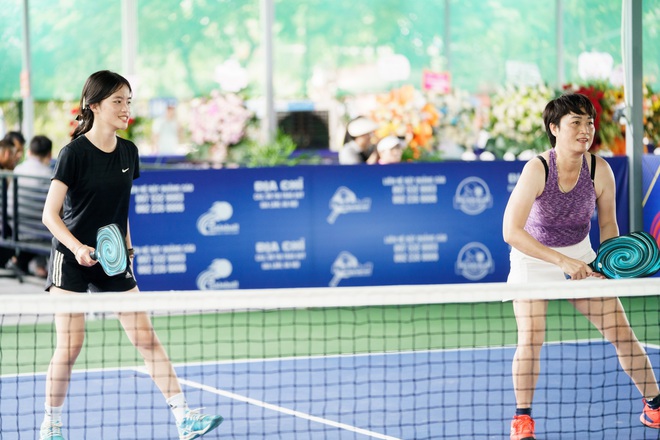 “Host social” là nghề gì mà chỉ cần "gom" đủ người ra sân Pickleball cũng kiếm được chục triệu một tháng?- Ảnh 1.