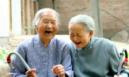 Khảo sát hơn 1.000 người trăm tuổi phát hiện 1 điểm chung không ai ngờ: Không phải là ăn uống hay tập thể dục- Ảnh 3.