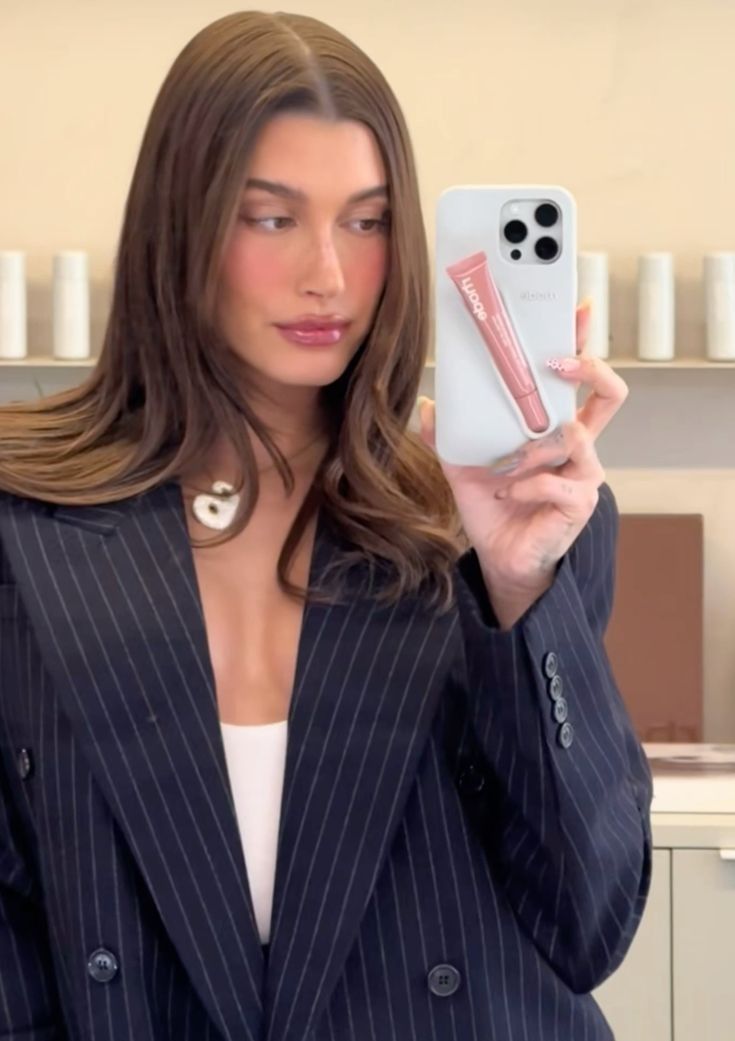 Sản phẩm mới của Hailey Bieber gây tranh cãi- Ảnh 5.