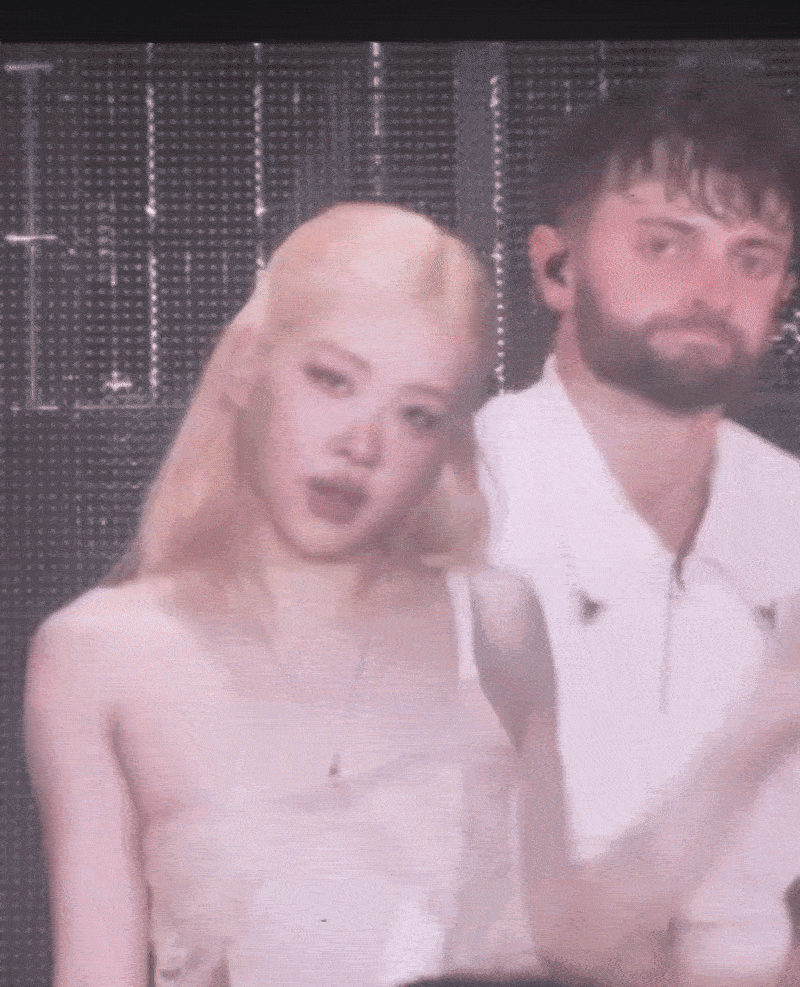 BLACKPINK “điên rồ” sau 3 năm vắng bóng: Jennie - Lisa sexy táo tợn, khoảnh khắc BLACKPINK “điên rồ” sau 3 năm vắng bóng: Jennie - Lisa sexy táo tợn, khoảnh khắc