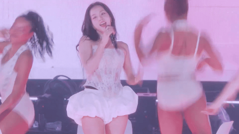 BLACKPINK “điên rồ” sau 3 năm vắng bóng: Jennie - Lisa sexy táo tợn, khoảnh khắc BLACKPINK “điên rồ” sau 3 năm vắng bóng: Jennie - Lisa sexy táo tợn, khoảnh khắc