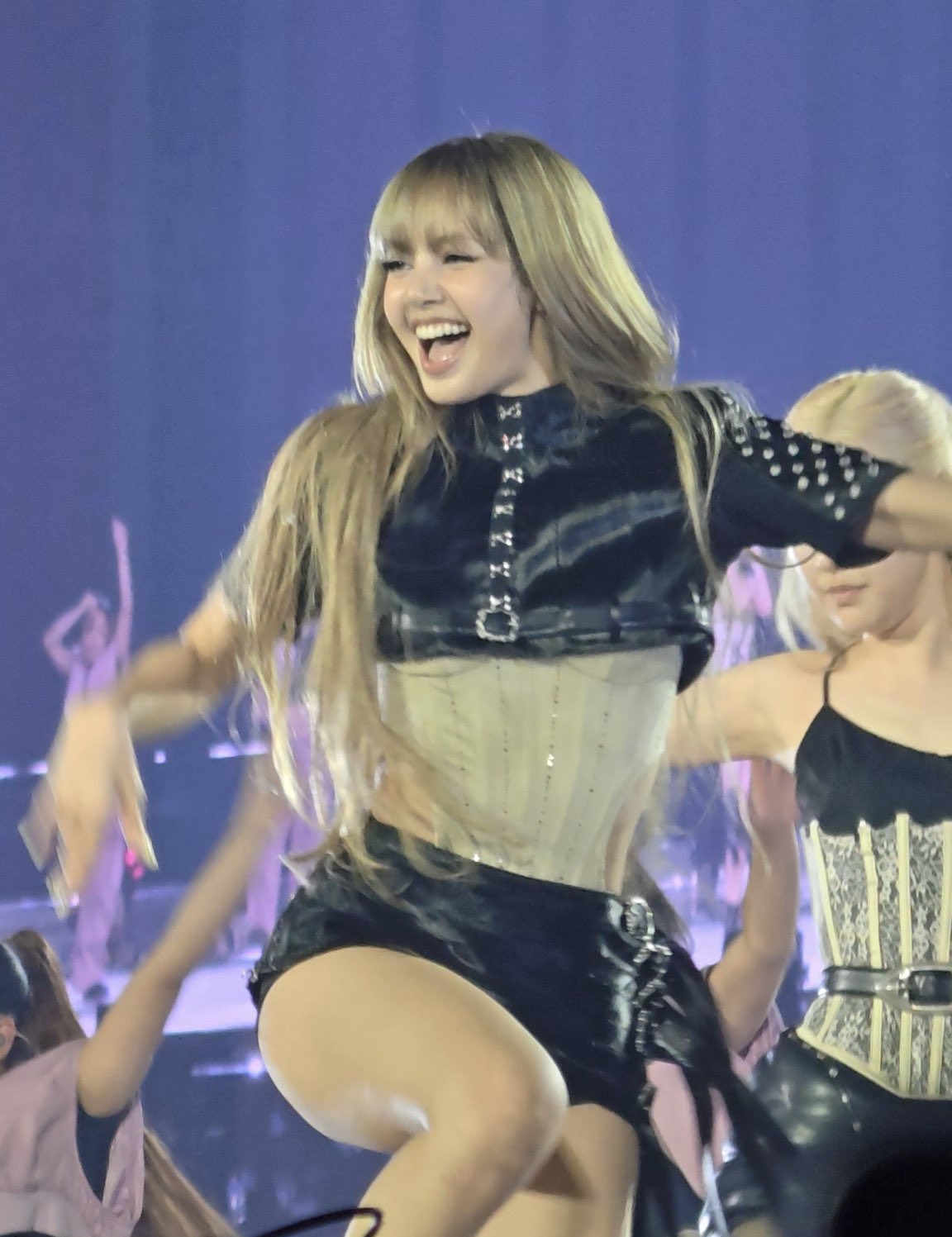 BLACKPINK “điên rồ” sau 3 năm vắng bóng: Jennie - Lisa sexy táo tợn, khoảnh khắc BLACKPINK “điên rồ” sau 3 năm vắng bóng: Jennie - Lisa sexy táo tợn, khoảnh khắc