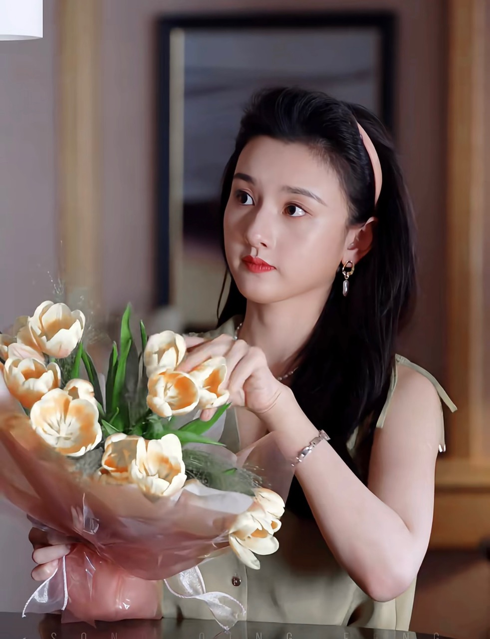 Nữ thần phim Trung mặc đồ cổ siêu đẹp, vibe mỹ nhân Hong Kong ngập tràn- Ảnh 17.