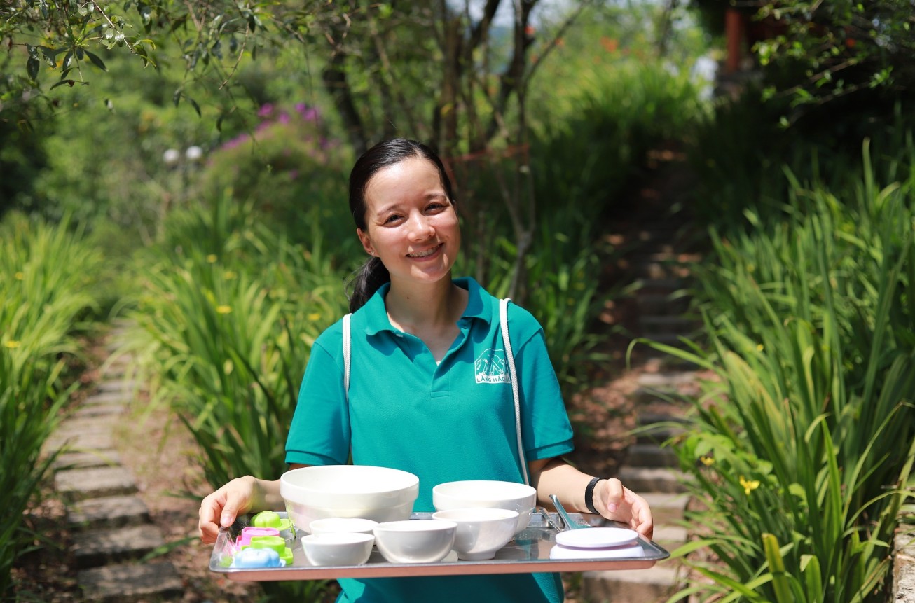 MC Minh Trang founder Làng Háo Hức gây tranh cãi về câu chuyện dạy con gái 7 tuổi bị lạnh cũng không được xin chăn trên máy bay vì... lãng phí- Ảnh 3.