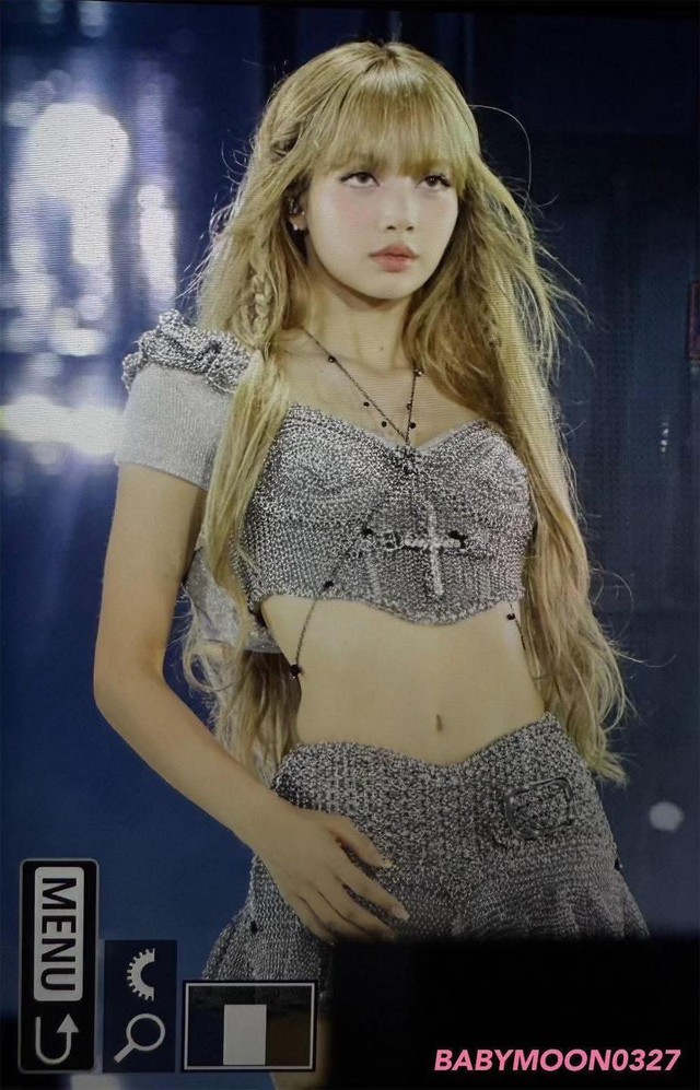 Lisa (BLACKPINK) chiếm trọn spotlight với body cực chiến, một phần nhờ chăm tập boxing đấy nhé!- Ảnh 1.
