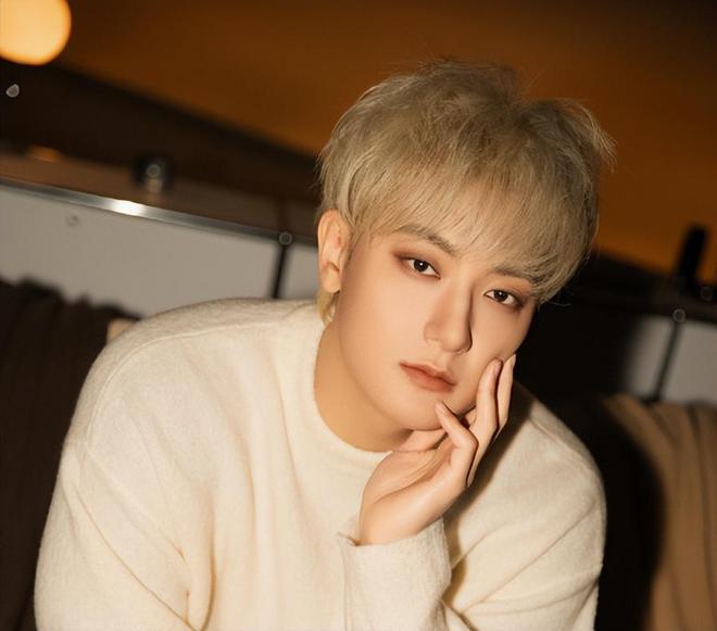“Mỹ nam chủ tịch showbiz” mất kiểm soát trên truyền hình, chửi thề loạn xạ phải có người can ngăn- Ảnh 4.
