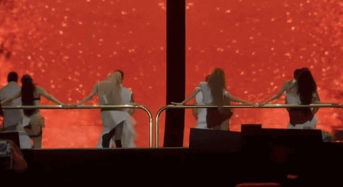 Khoảnh khắc nóng mắt của BLACKPINK: Chưa bao giờ bạo như thế này!- Ảnh 1.