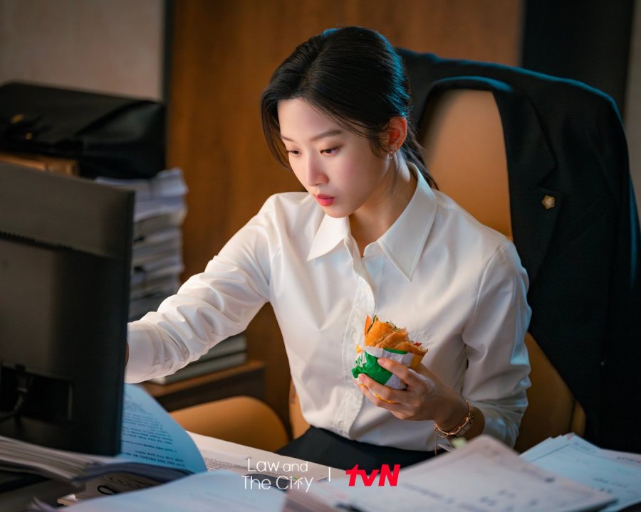 Phim Hàn vừa chiếu giây đầu đã chiếm top 1 rating cả nước: Cặp chính visual cháy khét, đố ai dám chê nửa lời- Ảnh 5. Phim Hàn vừa chiếu giây đầu đã chiếm top 1 rating cả nước: Cặp chính visual cháy khét, đố ai dám chê nửa lời- Ảnh 5.