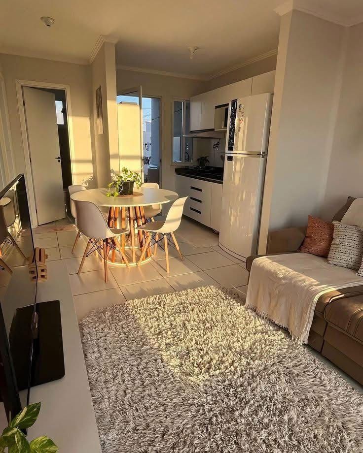 Tôi cắt giảm còn đúng 100 món trong căn hộ 40m² - sống tối giản đã thay đổi tài chính và tâm trạng của tôi- Ảnh 2.