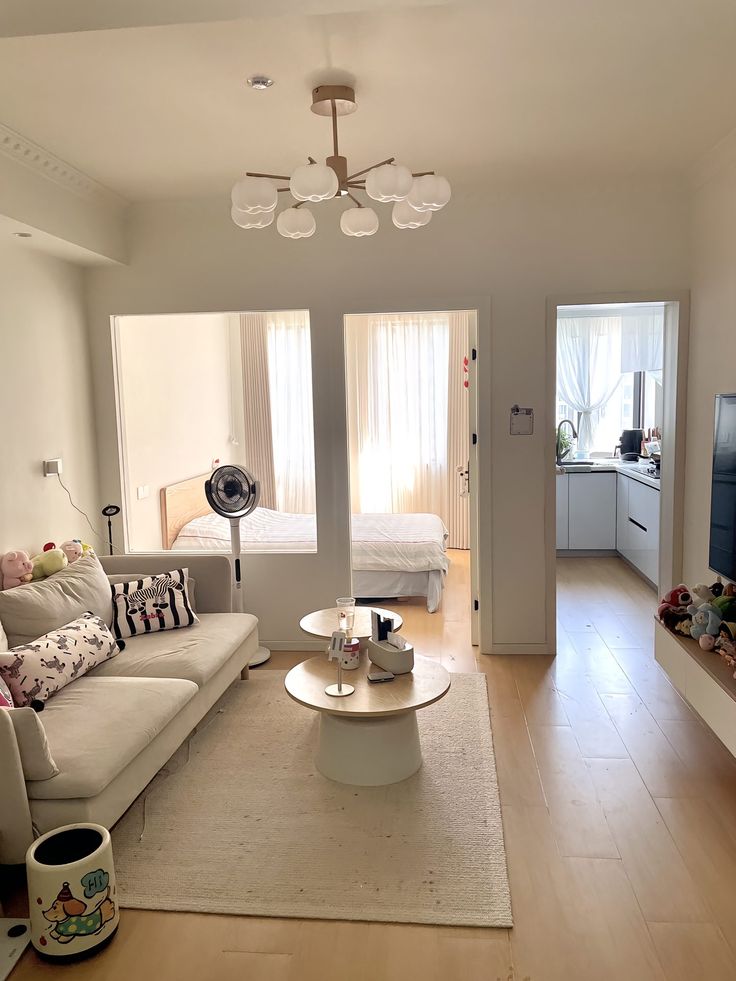 Tôi cắt giảm còn đúng 100 món trong căn hộ 40m² - sống tối giản đã thay đổi tài chính và tâm trạng của tôi- Ảnh 4.
