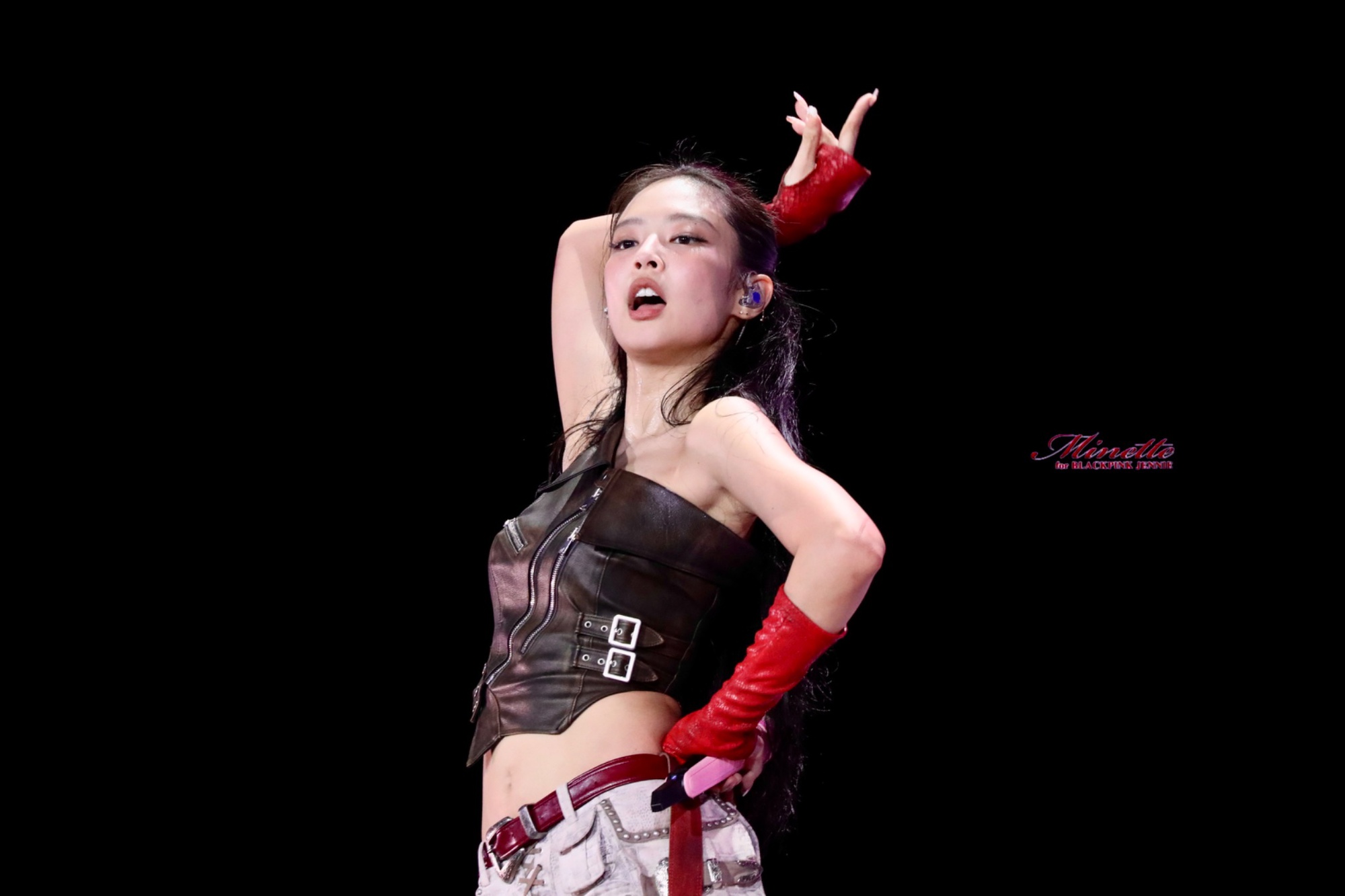 Muốn có dáng đẹp, eo thon như Jennie (BLACKPINK), tập ngay 2 môn thể thao này nhé!- Ảnh 9.