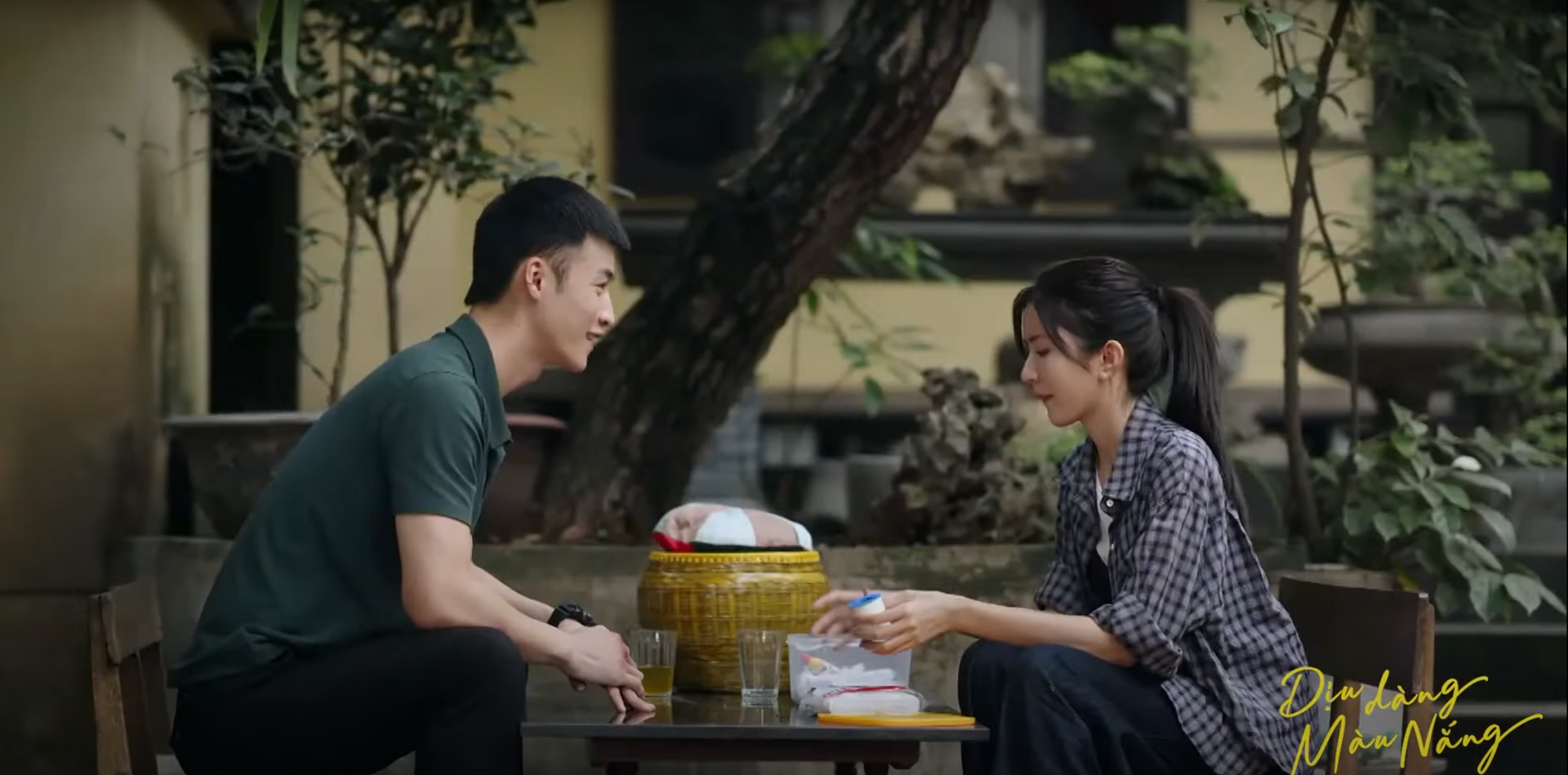 Cặp sao Việt bị cả MXH cấm yêu: Nhà trai là tổng tài khí chất âm điểm, nhà gái kém duyên cùng cực- Ảnh 5. Cặp sao Việt bị cả MXH cấm yêu: Nhà trai là tổng tài khí chất âm điểm, nhà gái kém duyên cùng cực- Ảnh 5.