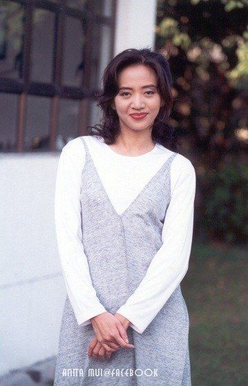 Nữ ca sĩ được cả nước nhận làm con gái ruột, mặc váy cô dâu tự tổ chức đám cưới 1 mình trên sân khấu- Ảnh 3. Nữ ca sĩ được cả nước nhận làm con gái ruột, mặc váy cô dâu tự tổ chức đám cưới 1 mình trên sân khấu- Ảnh 3.